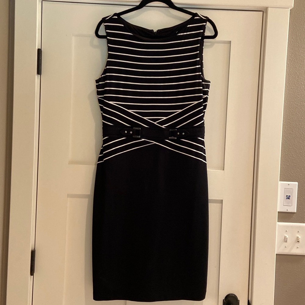 White House Black Market knee length black and white semi-fitted dress. Size 10